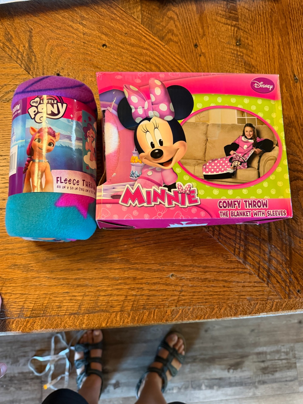 Disney Minnie Mouse Cozy Throw Blanket with Sleeves &little pony throw